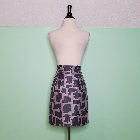 Banana Republic Dresses & Skirts - Banana Republic Petite Black & Gray Mini Skirt